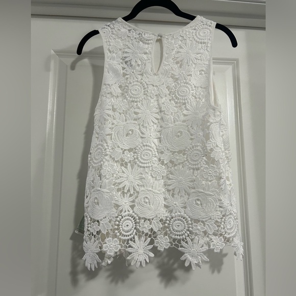 IRIS LOS ANGELES White Floral Lace Sleeveless Top - Picture 2 of 2